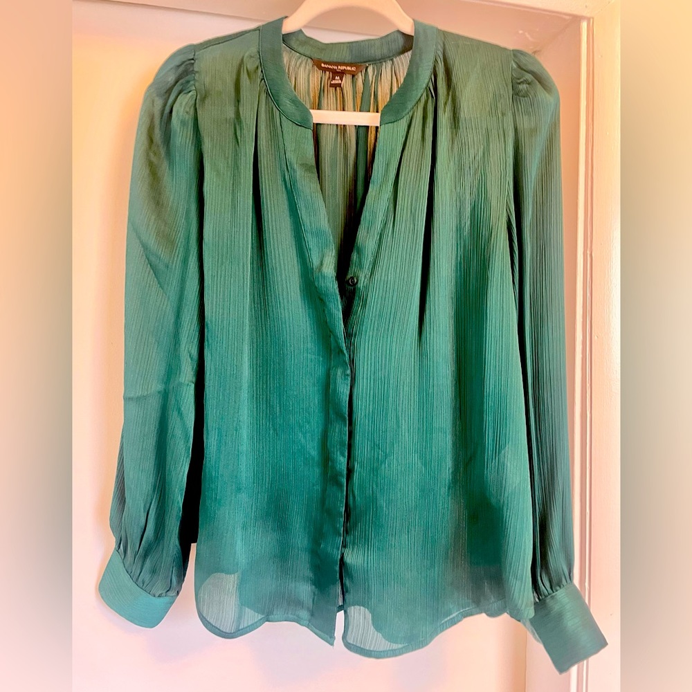 Banana Republic Factory satin shirred neck blouse Emerald Medium